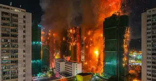 বাঁশ-সিনথেটিক জালের কারণে হংকংয়ে দ্রুত আগুন ছড়িয়ে পড়ে